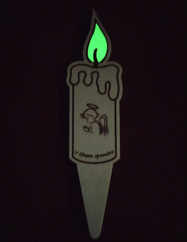 Velas con estaca y llama luminosa para homenaje nocturno