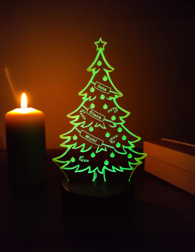 Lámpara LED de árbol de Navidad personalizada con nombres grabados.