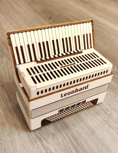 Cadeau en bois original en forme d’accordéon