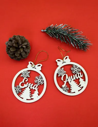 Boule de Noël personnalisée avec nœud et motifs d’hiver