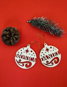 Personalisierter Weihnachtsanhänger aus Holz mit Namensschriftzug 2