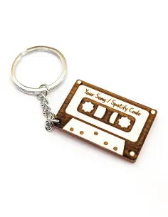 Llavero con forma de cassette y texto personalizado