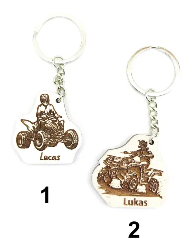Zwei personalisierte Schlüsselanhänger mit ATV-Motiven