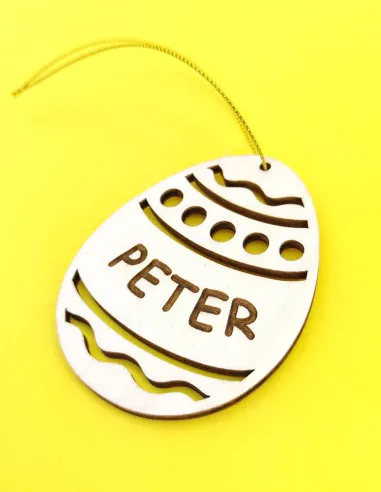 Œuf de Pâques en bois personnalisé avec prénom gravé