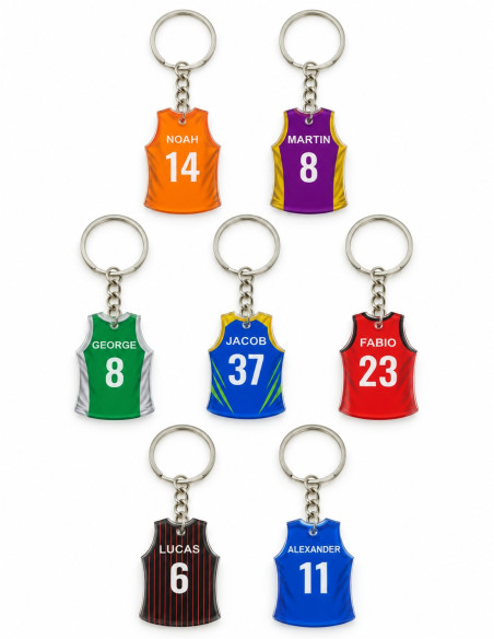 Sette portachiavi personalizzati a maglia da basket in acrilico in diversi colori, vista dall’alto su sfondo bianco