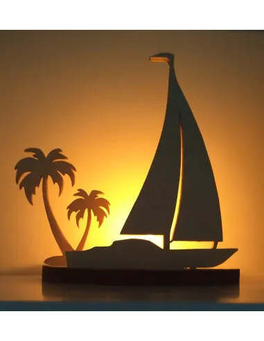 photophore voilier allumé avec ombres projetées en ambiance tropicale