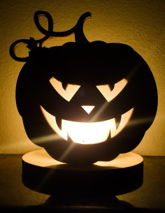 Houten Halloween kaarshouder met enge pompoengezicht 2