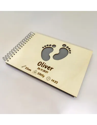 Personalisiertes Babyalbum mit Gravur von Name und Geburtsdaten
