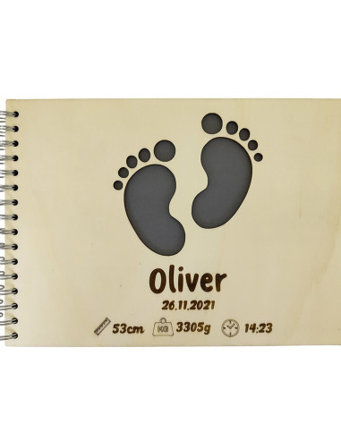 Album in legno per foto nascita con incisione nome e dettagli del bambino