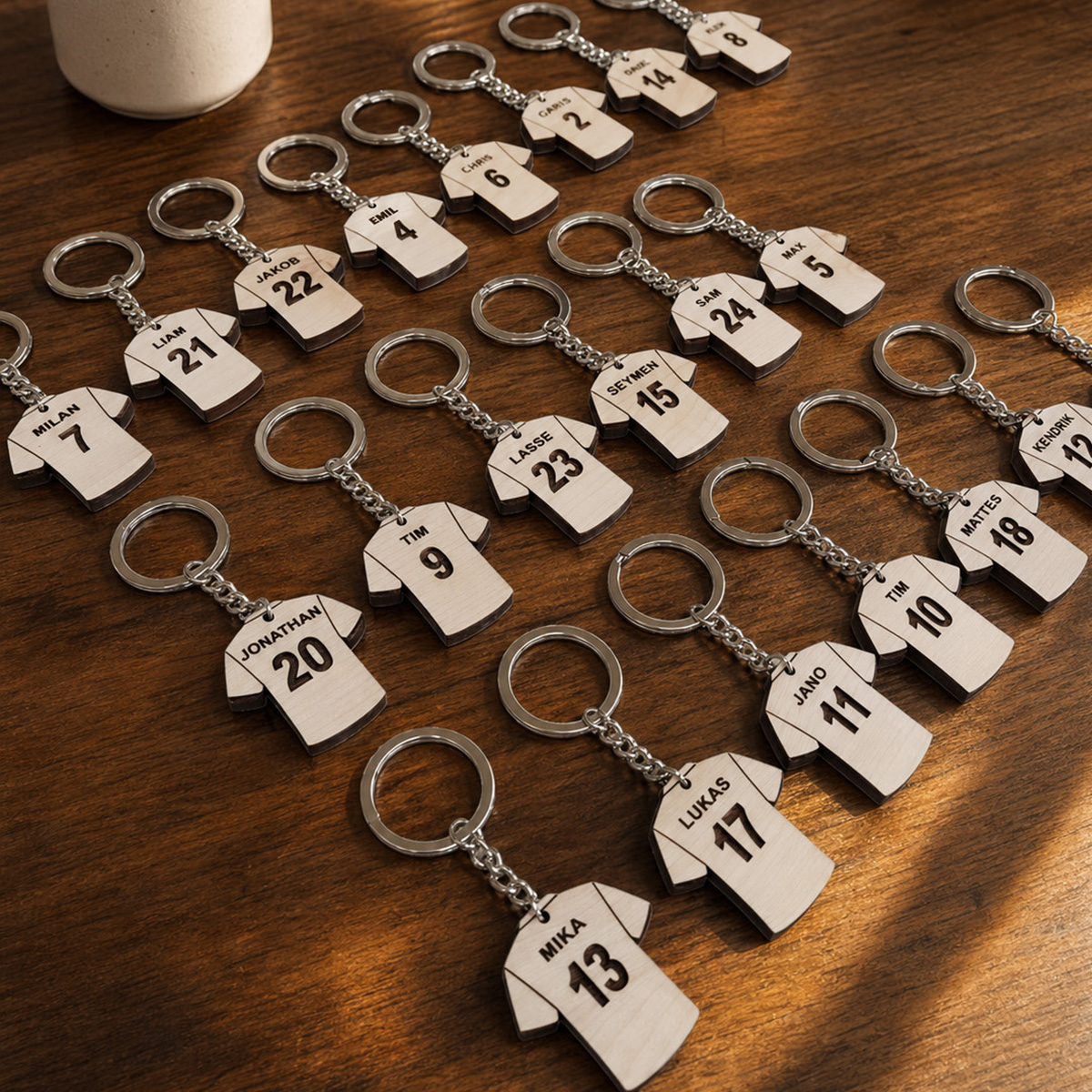 Regalo de fin de temporada para equipo juvenil de f&uacute;tbol &ndash; set de llaveros personalizados con nombres y n&uacute;meros