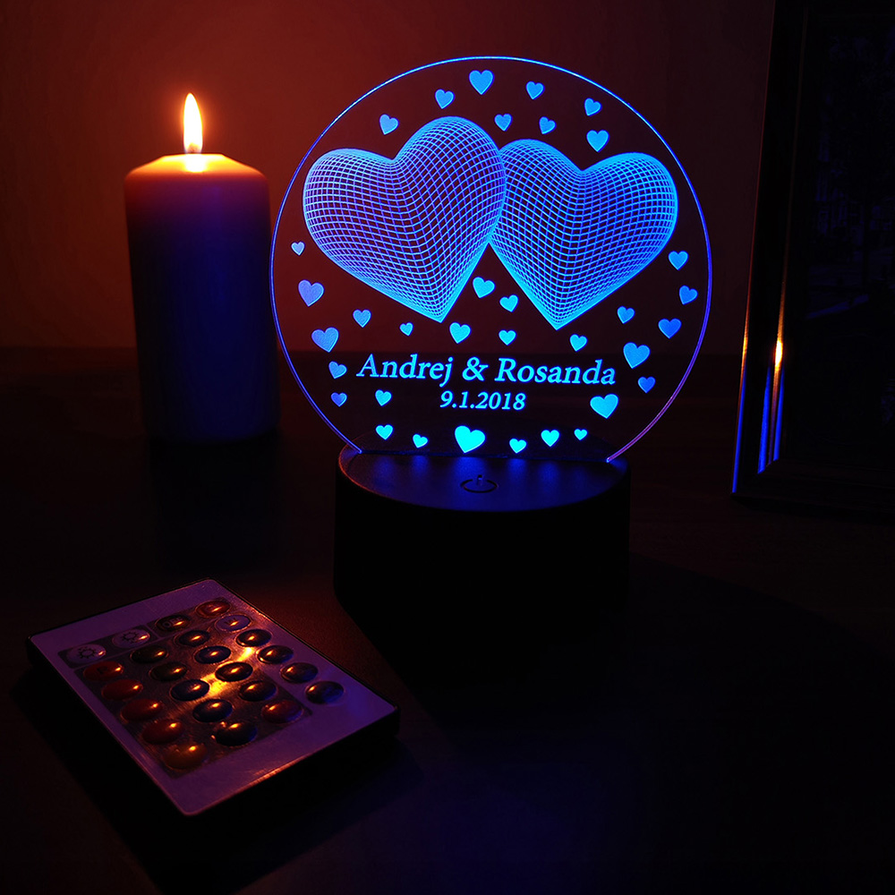 Lampe LED personnalisée avec deux cœurs, prénoms et date