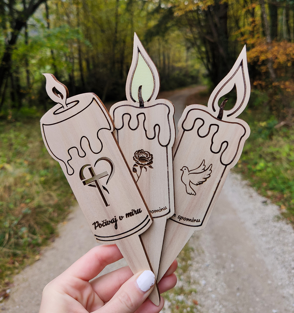 Différents modèles de bougies funéraires en bois